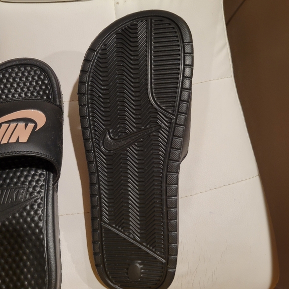 Nike Women's Slide - Picture 6 of 8